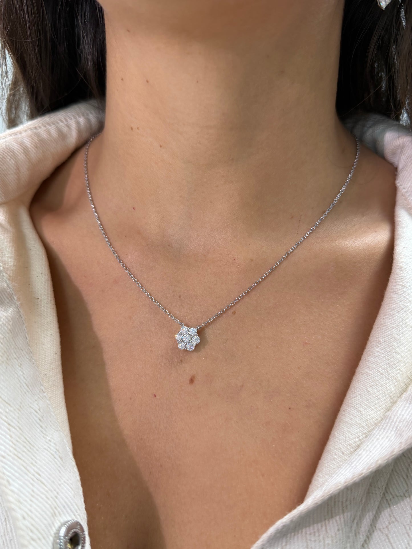 0.7CT Flower Pendant Necklace