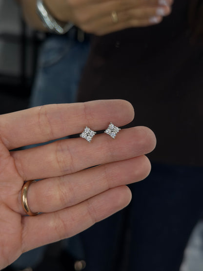 Mini clover stud earrings