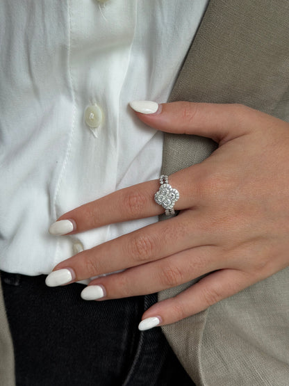 Clover Ring