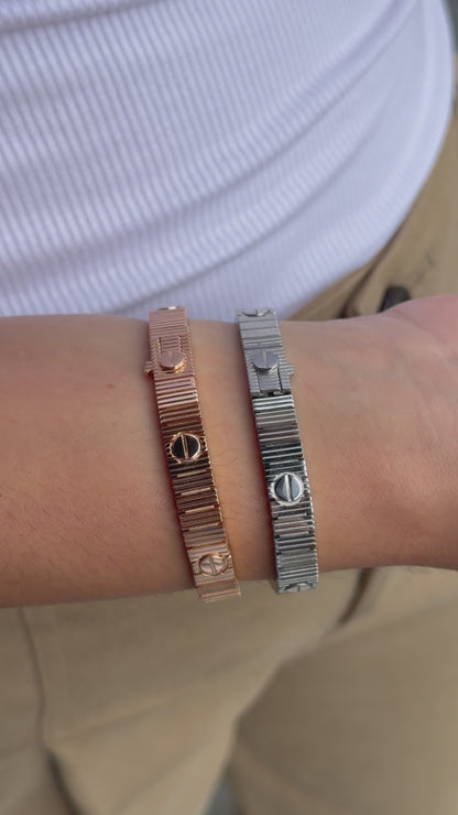 Ribbed Love Bracelet