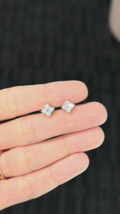Mini clover stud earrings